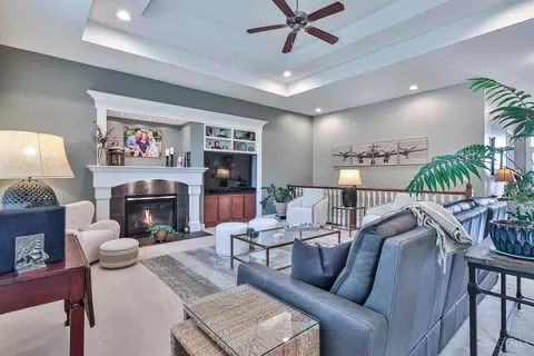 Living - 458 Maple Ridge Ct, Cincinnati, OH 45244 photo 2 of 5