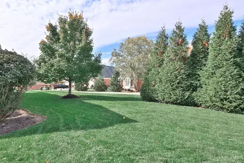 Exterior - 458 Maple Ridge Ct, Cincinnati, OH 45244 photo 7 of 15