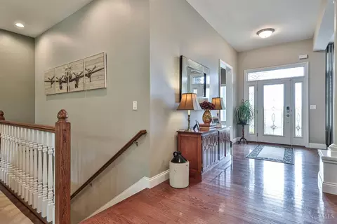Entry Way - 458 Maple Ridge Ct, Cincinnati, OH 45244 photo 2 of 3