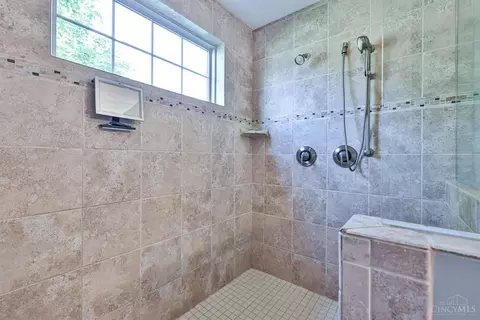 Bath - 458 Maple Ridge Ct, Cincinnati, OH 45244 photo 1 of 3