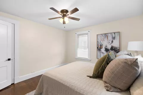 Bedroom - 1650 Rose Pl, Cincinnati, OH 45237 photo 2 of 8