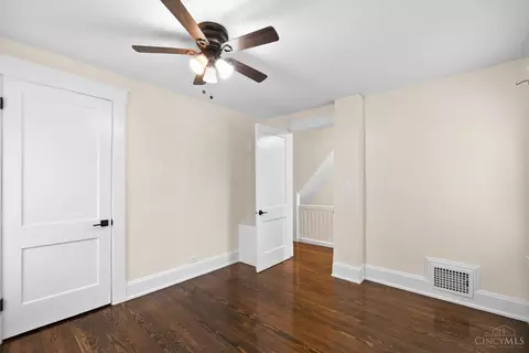 Bedroom - 1650 Rose Pl, Cincinnati, OH 45237 photo 5 of 8