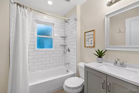 Bath - 1650 Rose Pl, Cincinnati, OH 45237 photo 1 of 1