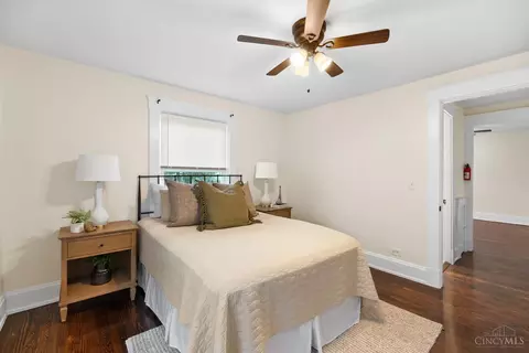 Bedroom - 1650 Rose Pl, Cincinnati, OH 45237 photo 3 of 8