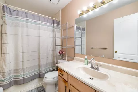 Bath - 7940 Stablegate Ln, Maineville, OH 45039 photo 3 of 3