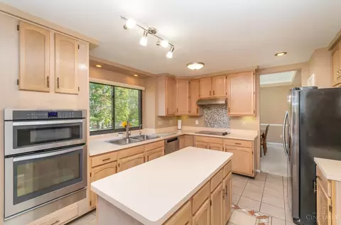 Kitchen - 7940 Stablegate Ln, Maineville, OH 45039 photo 3 of 5