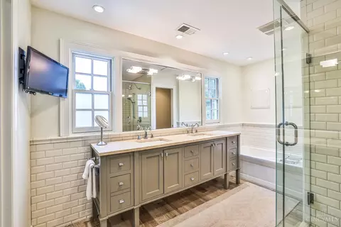 Bath - 6790 Marblehead Dr, Cincinnati, OH 45243 photo 3 of 5