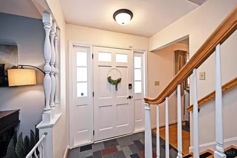 809 Carini Ln, Greenhills, OH 45218 photo 5