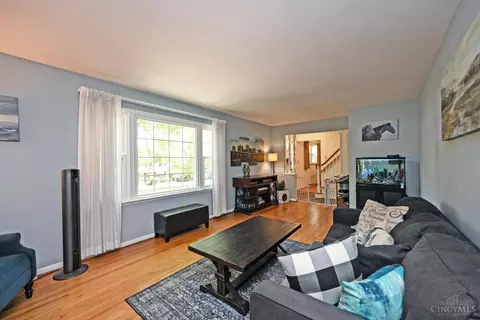 809 Carini Ln, Greenhills, OH 45218 photo 9