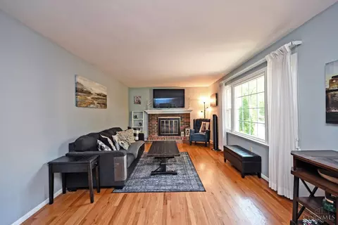 809 Carini Ln, Greenhills, OH 45218 photo 6