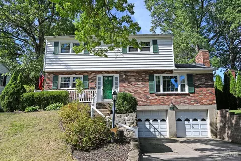 809 Carini Ln, Greenhills, OH 45218
