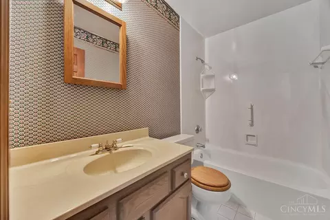Bath - 5128 W Fork Rd, Cincinnati, OH 45247 photo 3 of 4