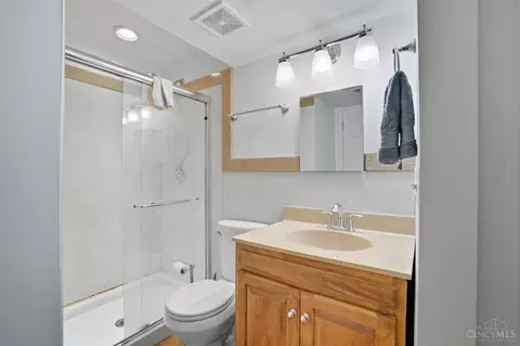 Bath - 1 Mackie Ct, Harrison, OH 45030 photo 3 of 4