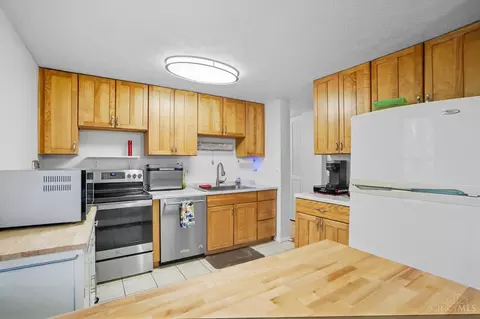 Kitchen - 1 Mackie Ct, Harrison, OH 45030 photo 2 of 2