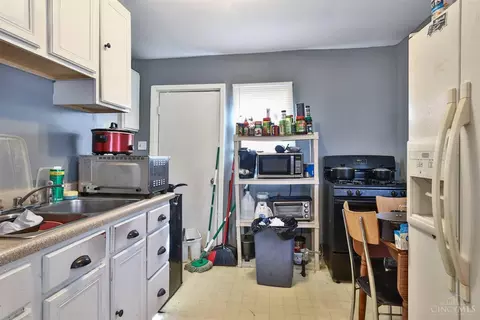 Kitchen - 1401 Chamberlain Ave, Lincoln Heights, OH 45215 photo 1 of 1