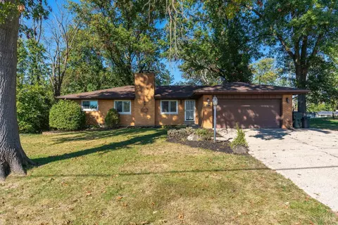8166 Moubray Dr, Sharonville, OH 45241