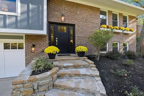 9542 Kemper Rd, Loveland, OH 45140