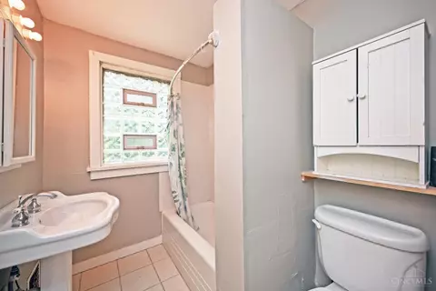 Bath - 1205 Amanda Pl, Cincinnati, OH 45205 photo 1 of 4