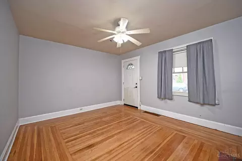 Living - 1205 Amanda Pl, Cincinnati, OH 45205 photo 3 of 6