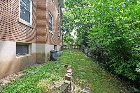 Exterior - 1205 Amanda Pl, Cincinnati, OH 45205 photo 5 of 7