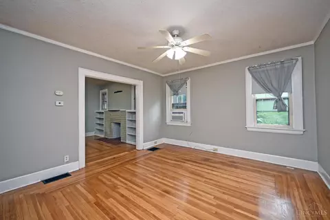 Living - 1205 Amanda Pl, Cincinnati, OH 45205 photo 5 of 6