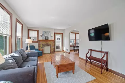Living - 4352 Ridgeview Ave, Cincinnati, OH 45238 photo 4 of 5