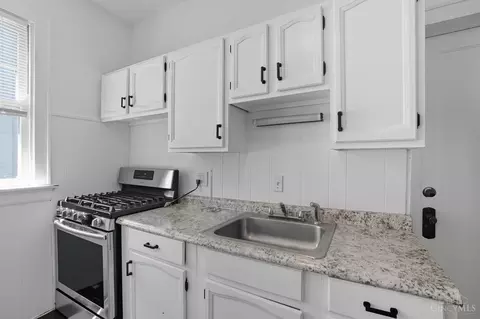 Kitchen - 4352 Ridgeview Ave, Cincinnati, OH 45238 photo 3 of 8