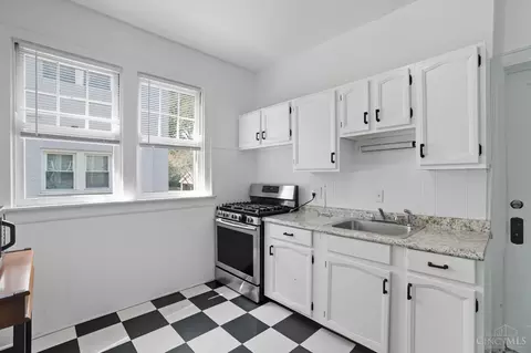 Kitchen - 4352 Ridgeview Ave, Cincinnati, OH 45238 photo 1 of 8