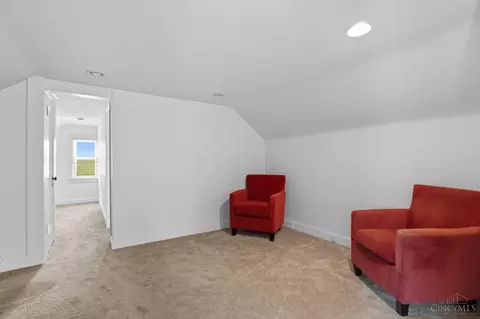 Entry Way - 4352 Ridgeview Ave, Cincinnati, OH 45238 photo 9 of 11