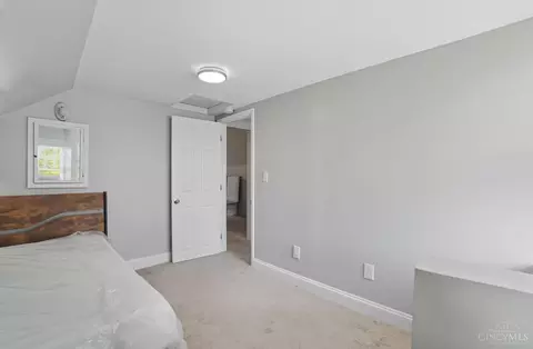 Bedroom - 4352 Ridgeview Ave, Cincinnati, OH 45238 photo 9 of 16