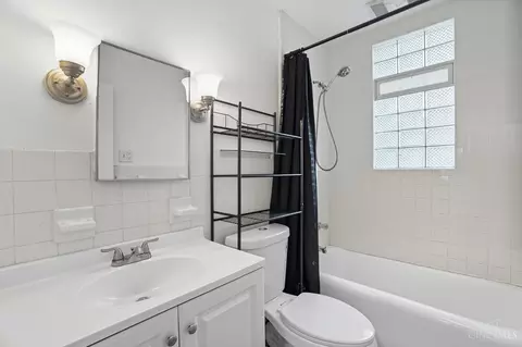 Bath - 4352 Ridgeview Ave, Cincinnati, OH 45238 photo 1 of 4
