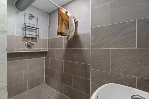 Bath - 4352 Ridgeview Ave, Cincinnati, OH 45238 photo 3 of 4