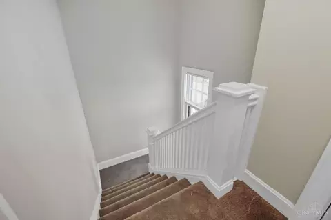 Entry Way - 4352 Ridgeview Ave, Cincinnati, OH 45238 photo 6 of 11