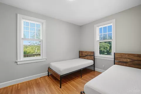 Bedroom - 4352 Ridgeview Ave, Cincinnati, OH 45238 photo 6 of 16