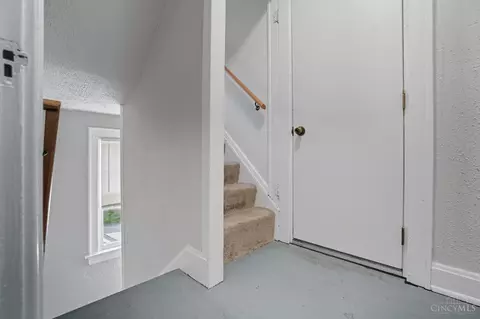 Entry Way - 4352 Ridgeview Ave, Cincinnati, OH 45238 photo 10 of 11