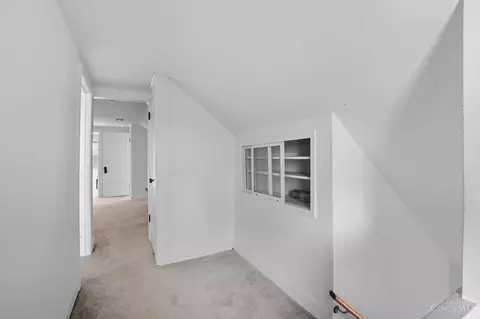 Entry Way - 4352 Ridgeview Ave, Cincinnati, OH 45238 photo 7 of 11