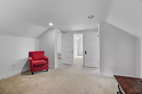 Entry Way - 4352 Ridgeview Ave, Cincinnati, OH 45238 photo 8 of 11