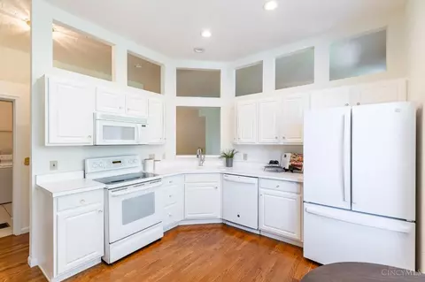 Kitchen - 6530 Silverfox Dr, Cincinnati, OH 45230 photo 3 of 5