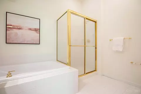 Bath - 6530 Silverfox Dr, Cincinnati, OH 45230 photo 2 of 4
