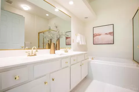 Bath - 6530 Silverfox Dr, Cincinnati, OH 45230 photo 1 of 4