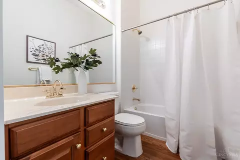 Bath - 6530 Silverfox Dr, Cincinnati, OH 45230 photo 3 of 4