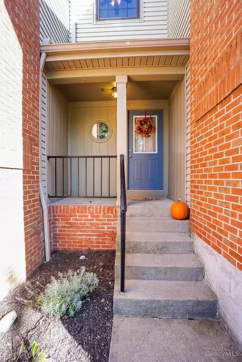 7902 Hackney Cir, Maineville, OH 45039 photo 2