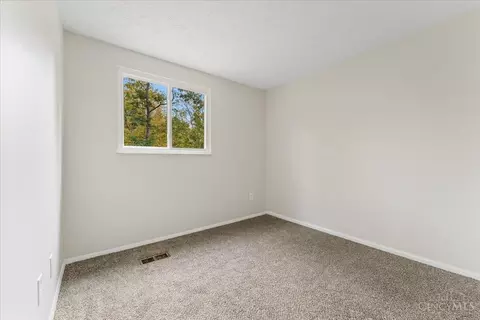 Bedroom - 4536 Tree View Ct, Batavia, OH 45103 photo 3 of 4