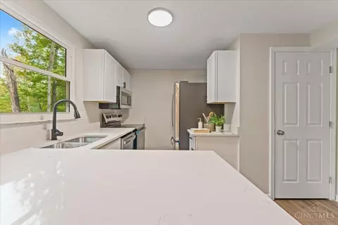 Kitchen - 4536 Tree View Ct, Batavia, OH 45103 photo 2 of 2