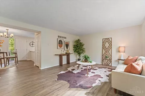 Living - 4536 Tree View Ct, Batavia, OH 45103 photo 3 of 4