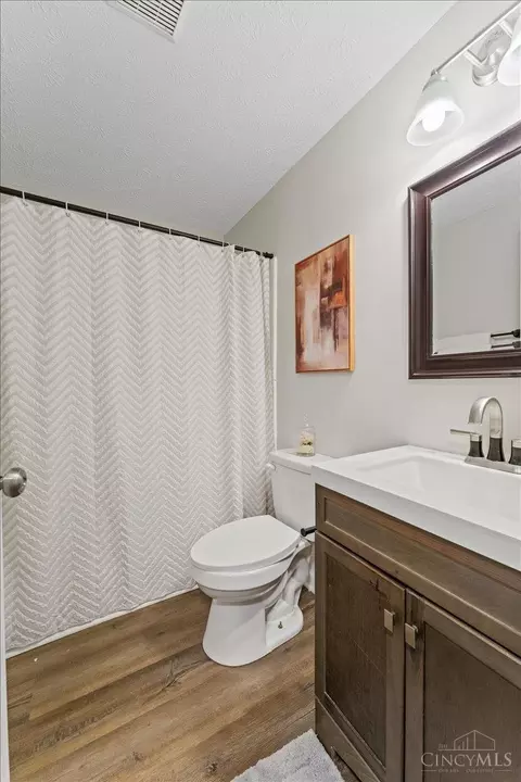 Bath - 4536 Tree View Ct, Batavia, OH 45103 photo 2 of 2