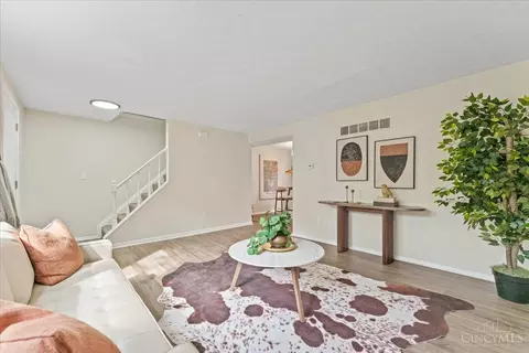 Living - 4536 Tree View Ct, Batavia, OH 45103 photo 2 of 4