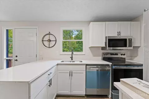 Kitchen - 4536 Tree View Ct, Batavia, OH 45103 photo 1 of 2