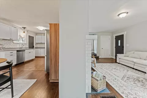 Entry Way - 2177 Crane Ave, Cincinnati, OH 45207 photo 2 of 4