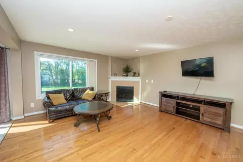 Living - 2125 Picketside Dr, Batavia, OH 45103 photo 2 of 3